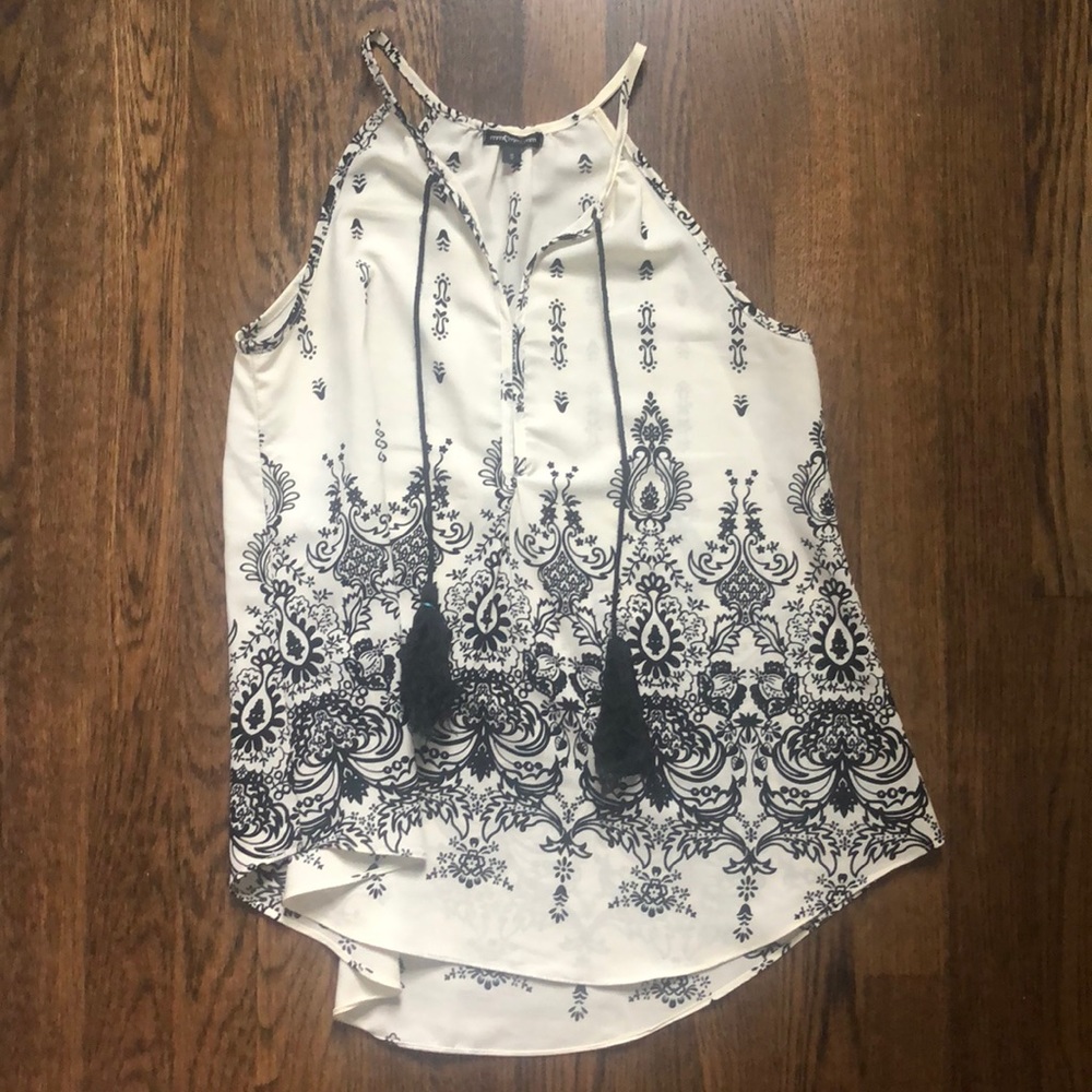 Black and white detailed tassle top